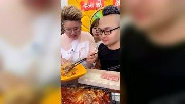 娱乐吃瓜酱厨师,吃瓜酱厨师生动演绎娱乐圈风云